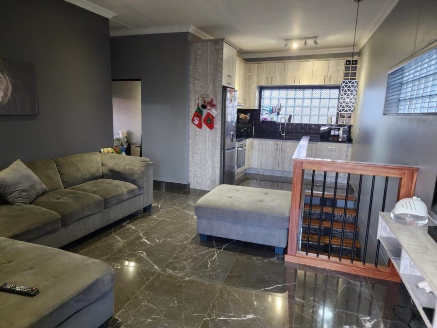 4 Bedroom Property for Sale in Jakarandas Western Cape